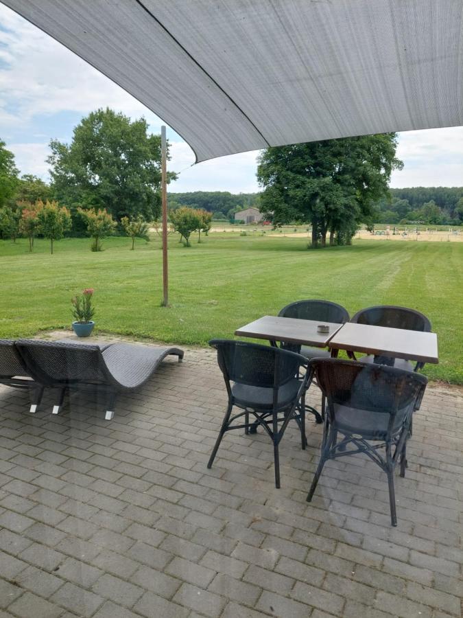 Hedervari Lovas Vendeghaz Exterior foto